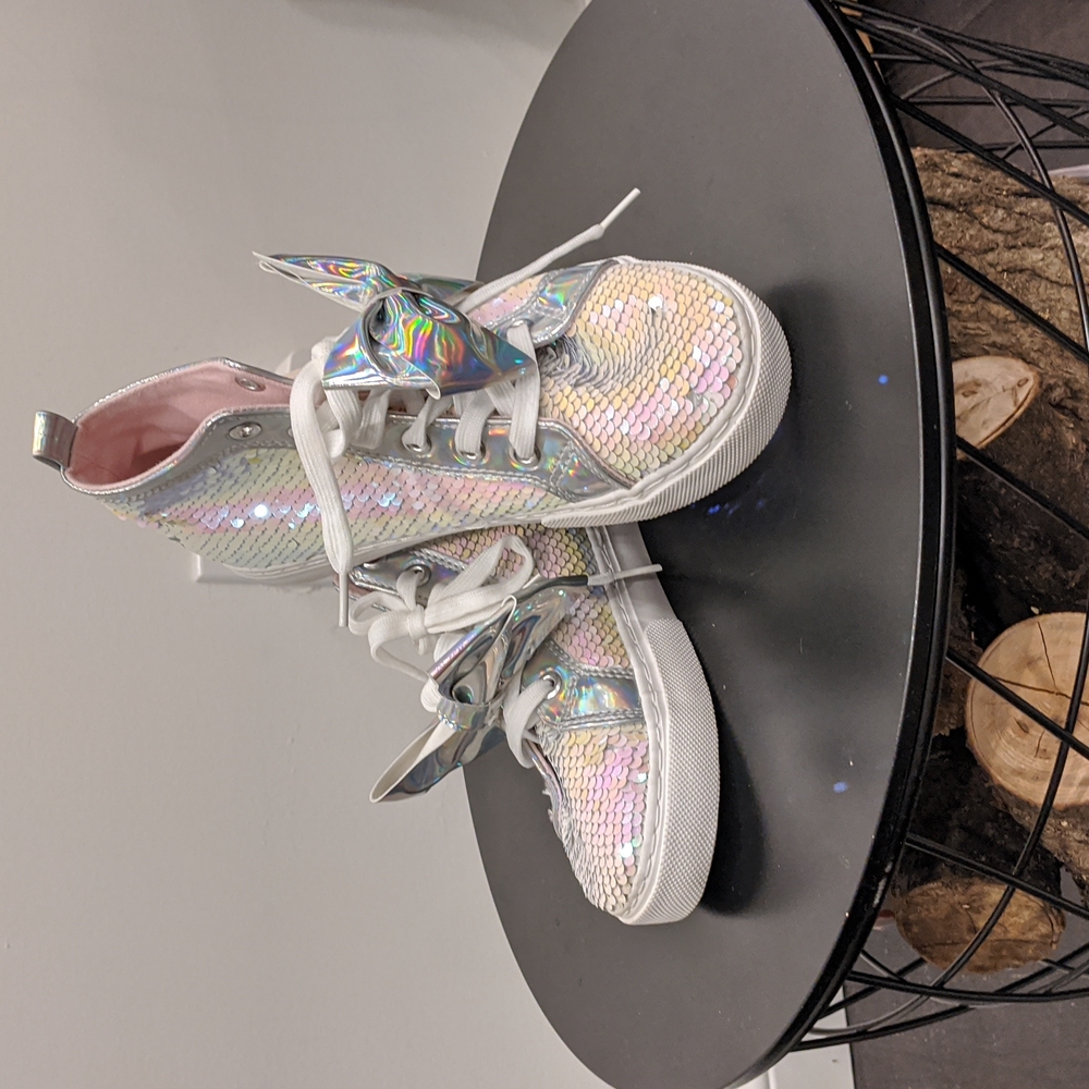 Jojo Siwa, girls sneakers, NWOT, size 4